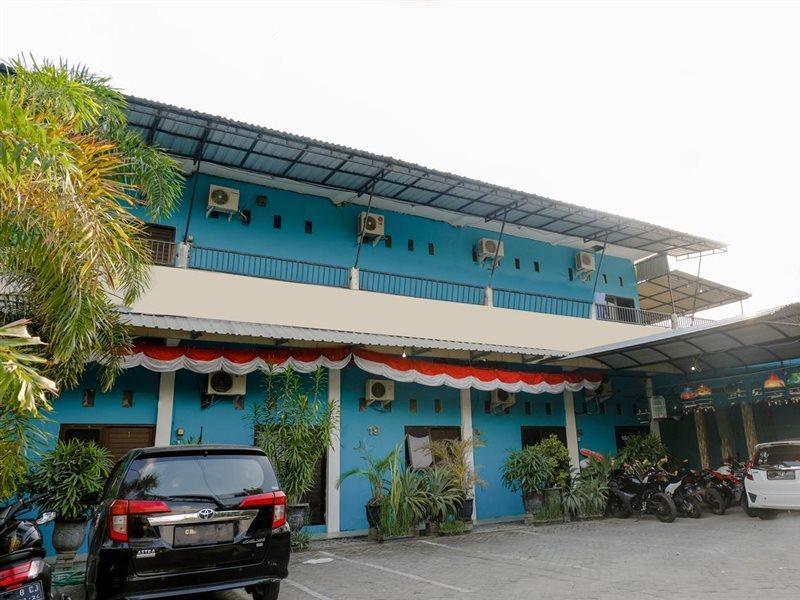 Oyo 1784 Hj. Aniek Residence Madiun Exterior photo