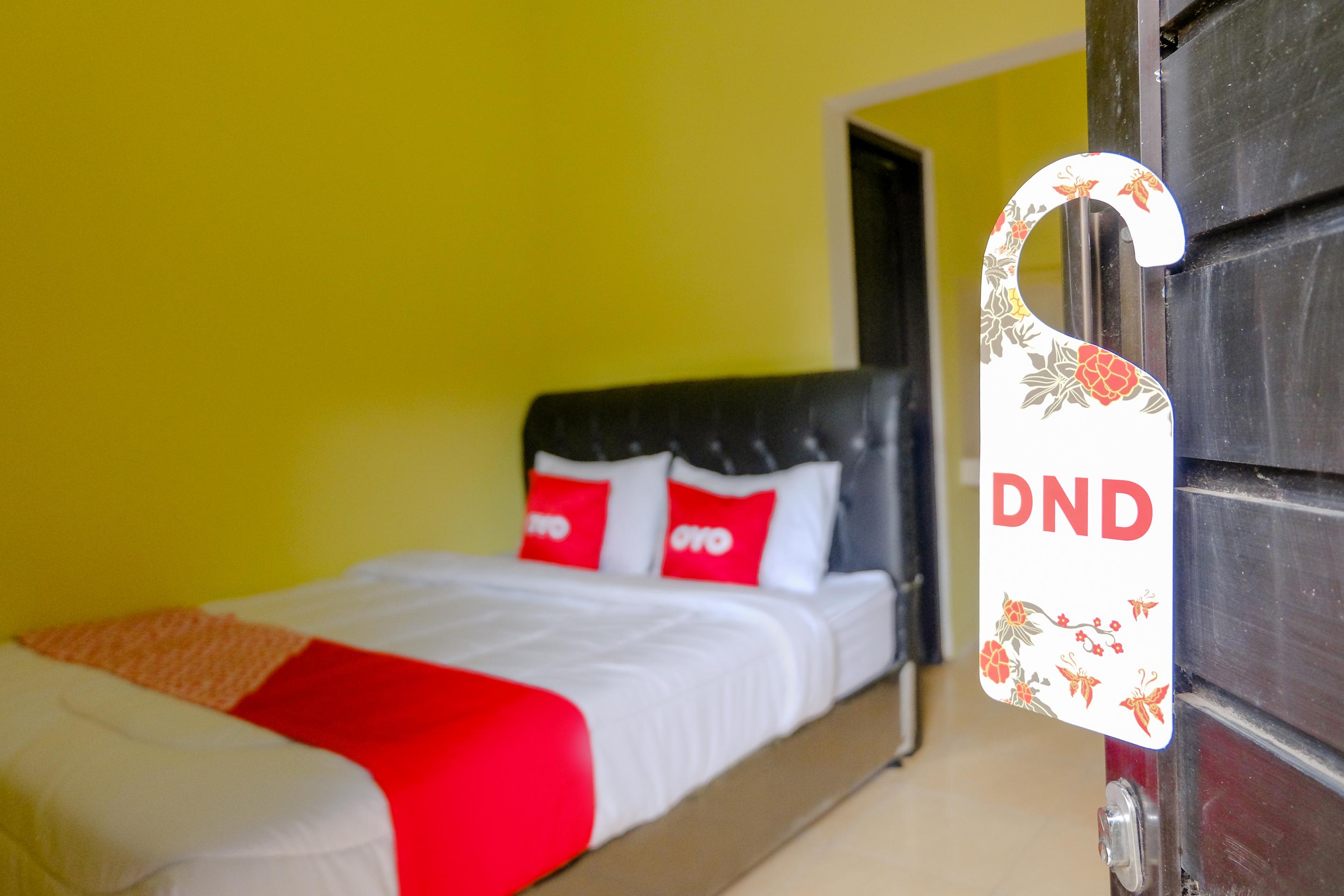 Oyo 1784 Hj. Aniek Residence Madiun Exterior photo