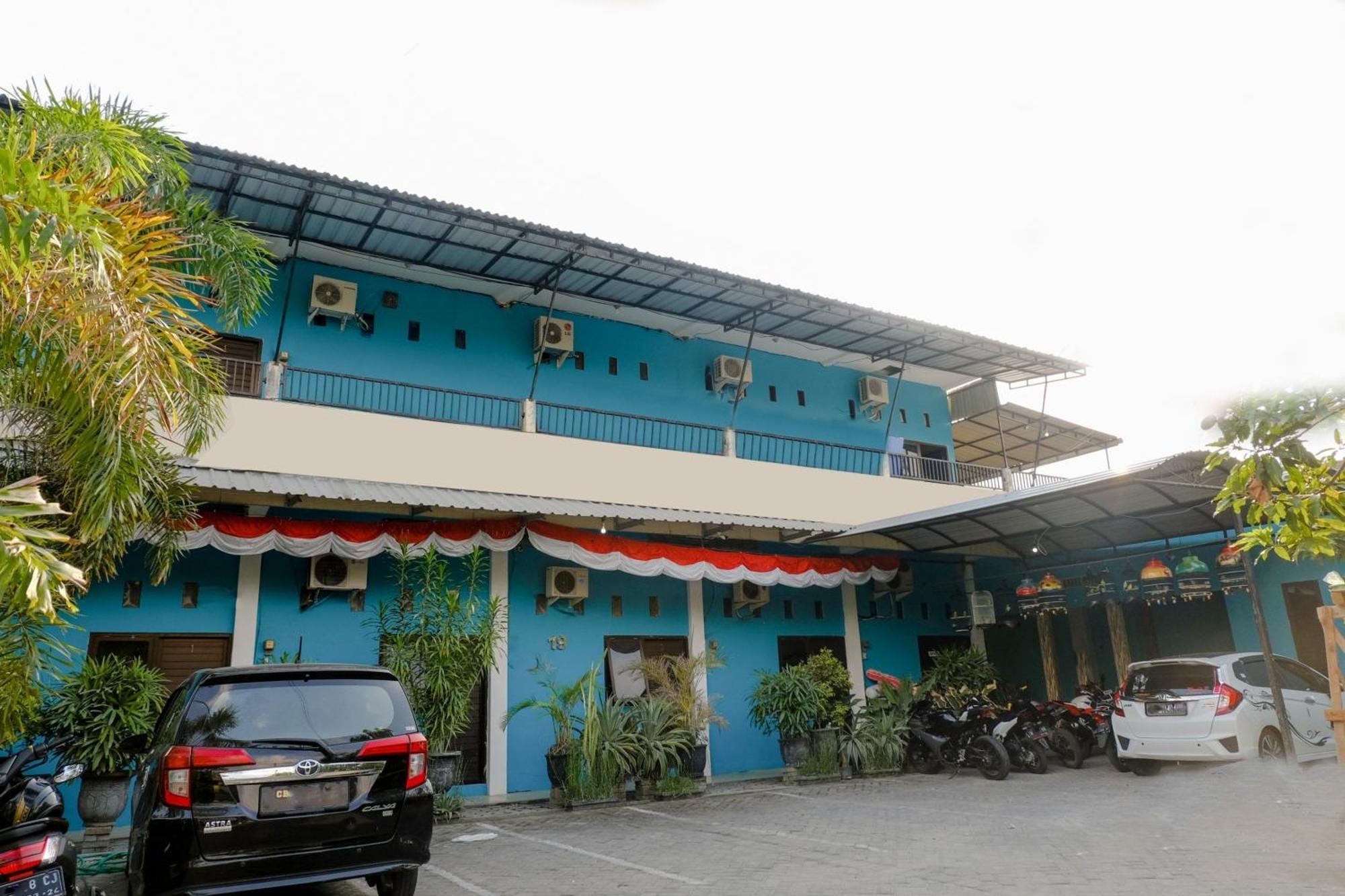 Oyo 1784 Hj. Aniek Residence Madiun Exterior photo